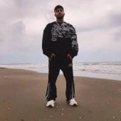 ایسین  - آدم کوچیکا